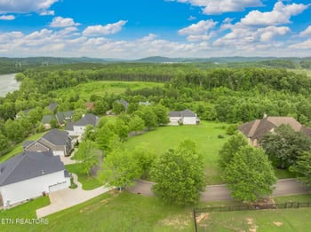 134 Pineberry East Rd, Oak Ridge, TN 37830