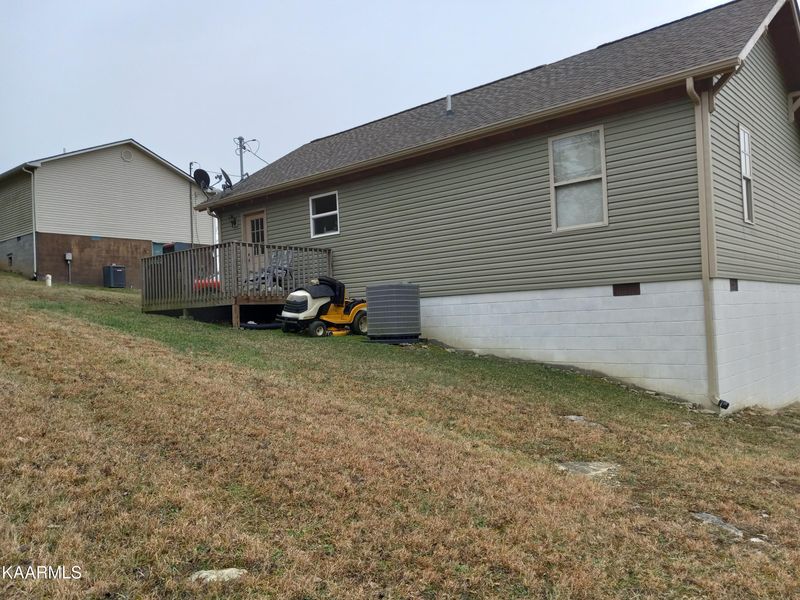 134 Tia Ln, Lafollette, TN 37766