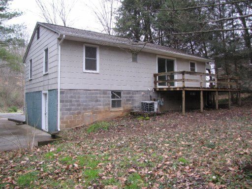 134 Valley Ln, Clinton, TN 37716
