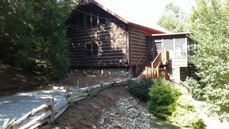 134 White Oak Ln, Townsend, TN 37882