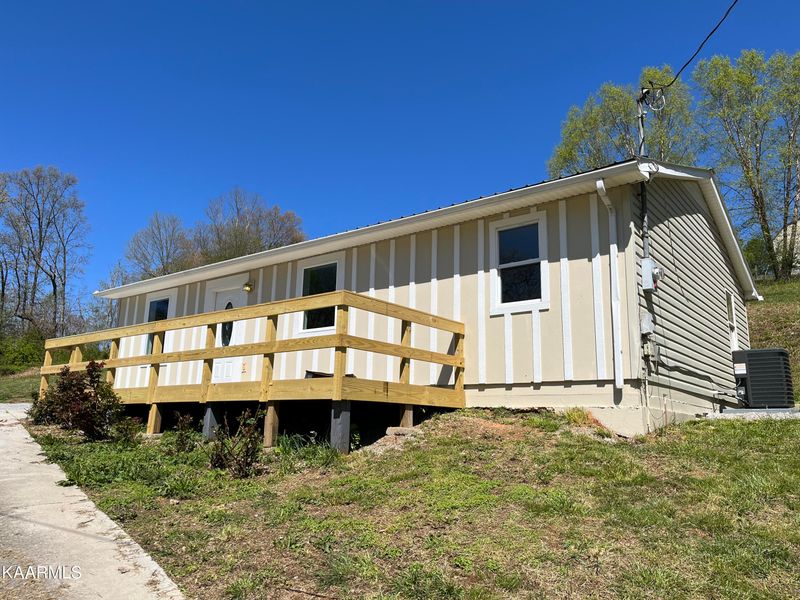 134 Windrush Ln, Lafollette, TN 37766