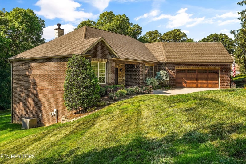 1341 Hillvale Rd, Louisville, TN 37777
