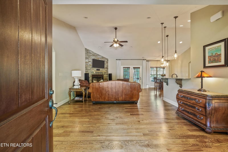 1341 Hillvale Rd, Louisville, TN 37777