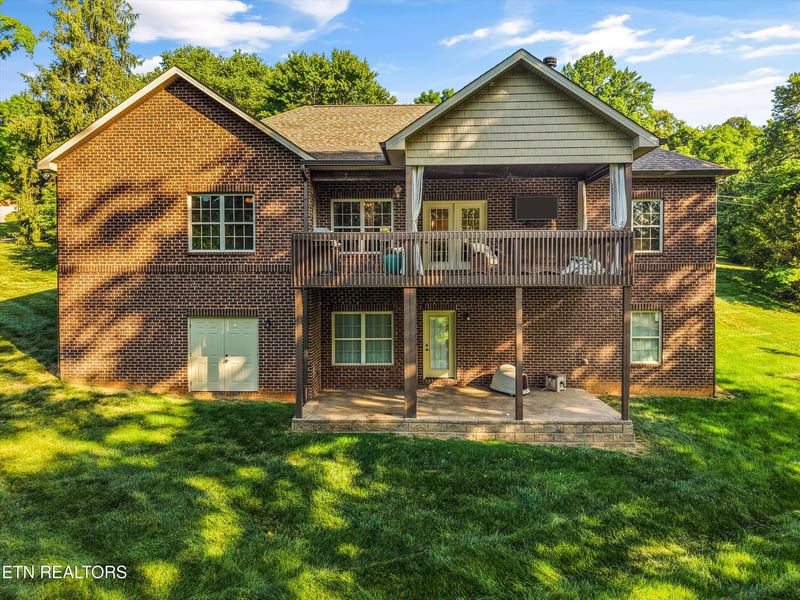 1341 Hillvale Rd, Louisville, TN 37777