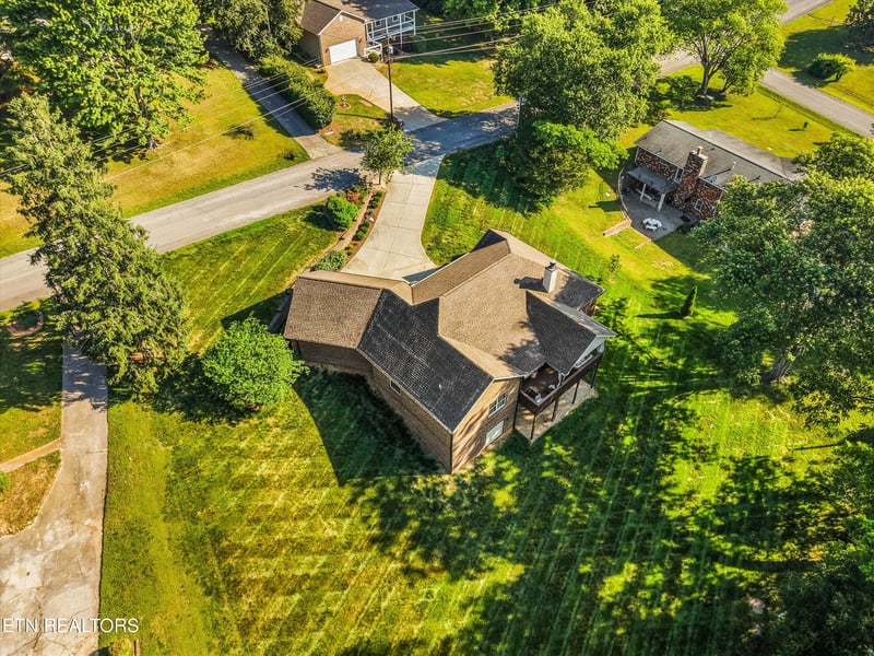 1341 Hillvale Rd, Louisville, TN 37777