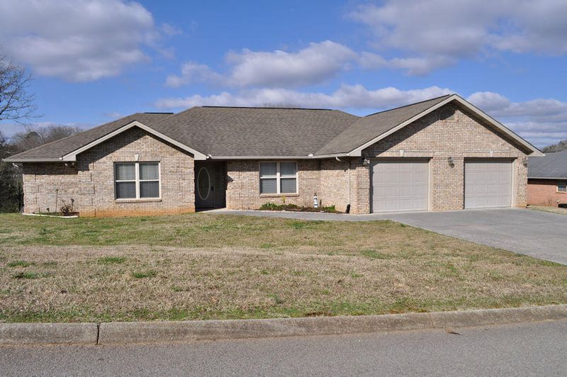 1345 River Run Cir, Sevierville, TN 37876