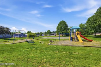 1347 Mountain View Cir, Maryville, TN 37801