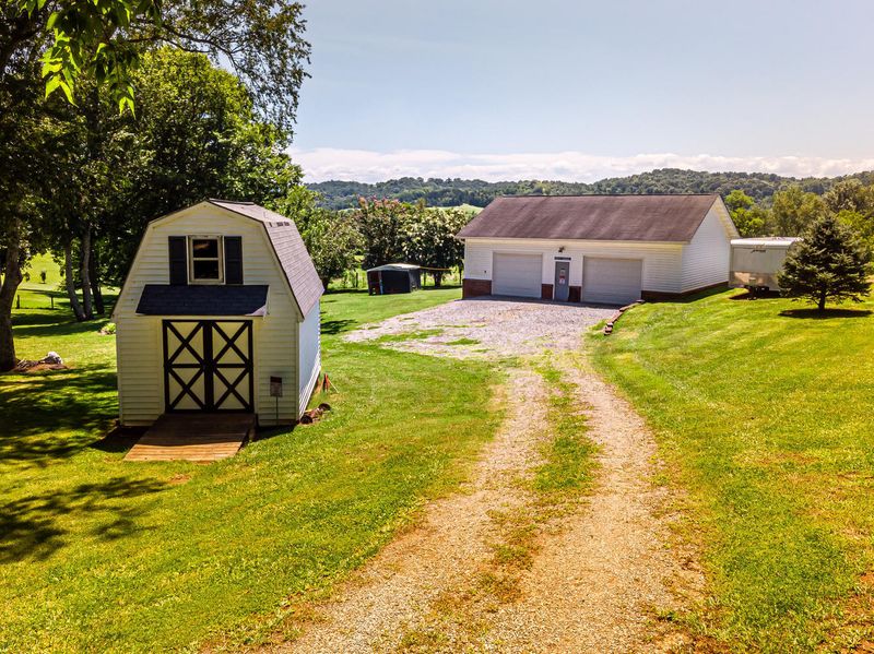 1348 Meadowlands Cir, Sevierville, TN 37876