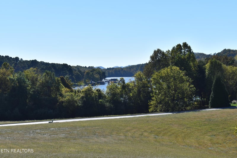 135 Amblecrest Dr, Vonore, TN 37885