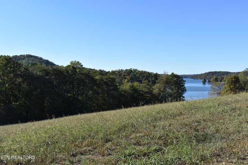 135 Amblecrest Dr, Vonore, TN 37885