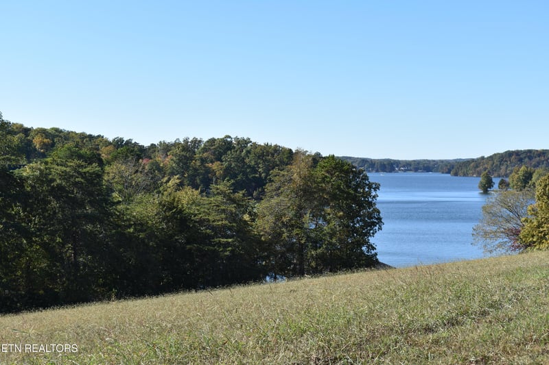 135 Amblecrest Dr, Vonore, TN 37885