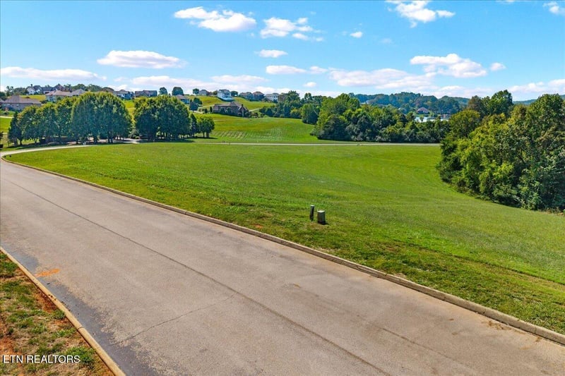 135 Amblecrest Dr, Vonore, TN 37885