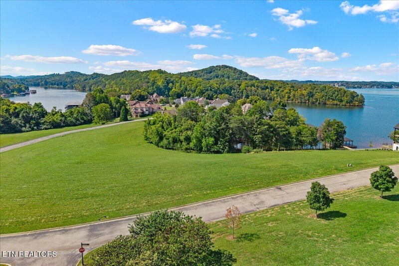 135 Amblecrest Dr, Vonore, TN 37885