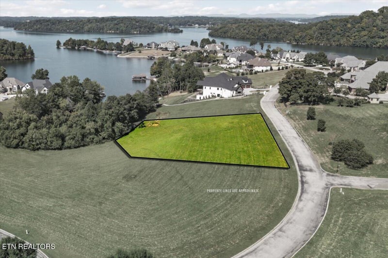 135 Amblecrest Dr, Vonore, TN 37885