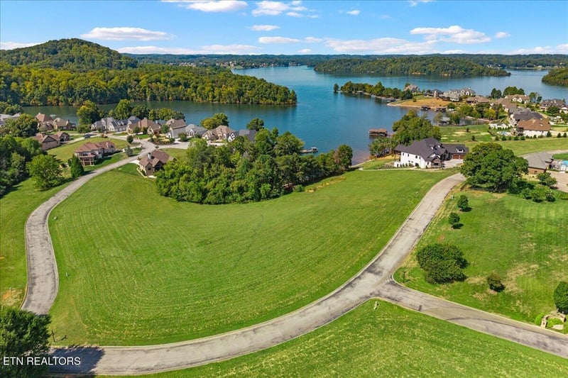135 Amblecrest Dr, Vonore, TN 37885