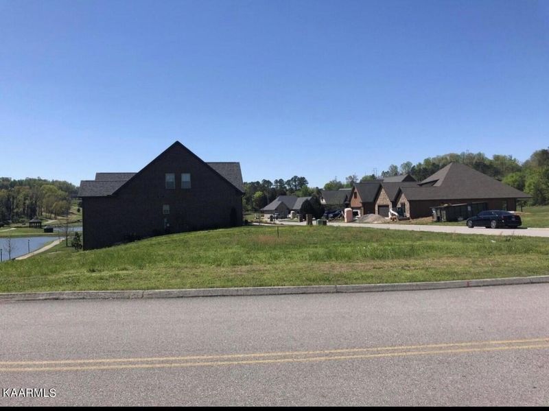 135 Augusta Ln, Lenoir City, TN 37772