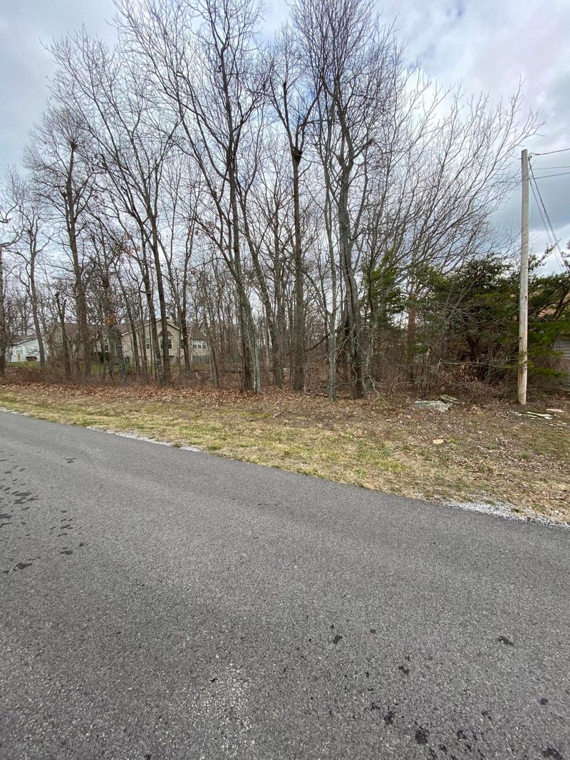 135 Berkshire Loop, Crossville, TN 38558