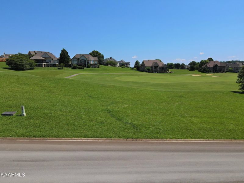 135 Black Hawk Dr, Vonore, TN 37885