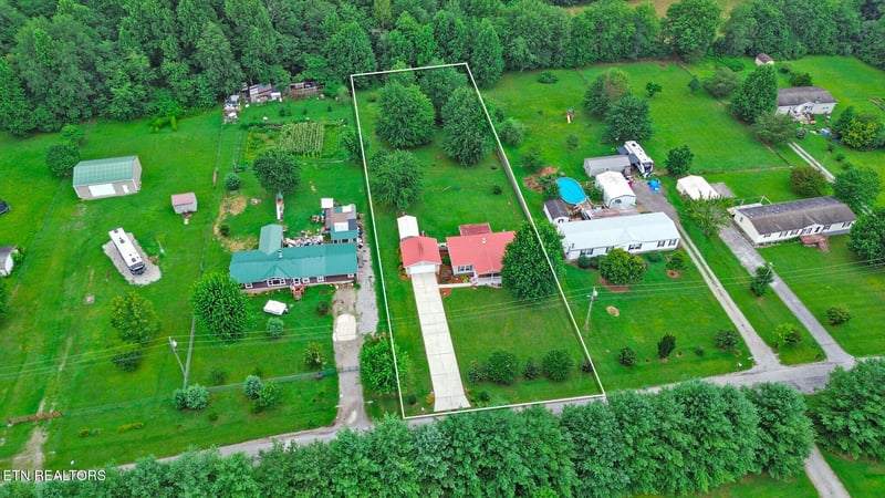 135 Caney Creek Dr, Crossville, TN 38571