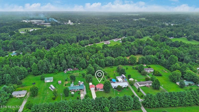 135 Caney Creek Dr, Crossville, TN 38571