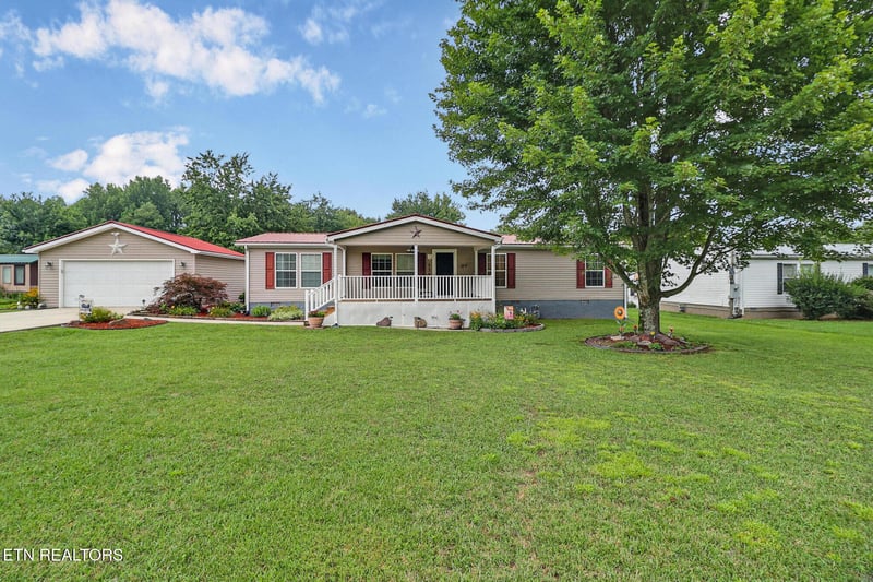135 Caney Creek Dr, Crossville, TN 38571
