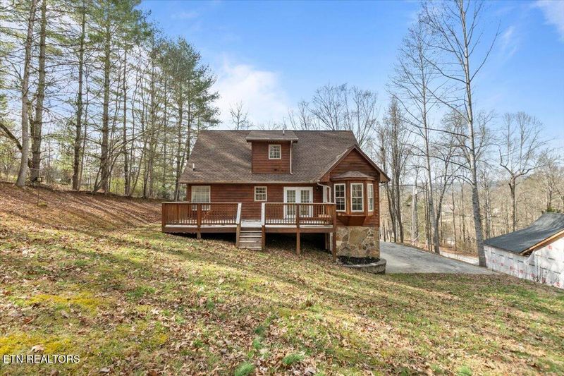 135 Cedar Cir, Jacksboro, TN 37757