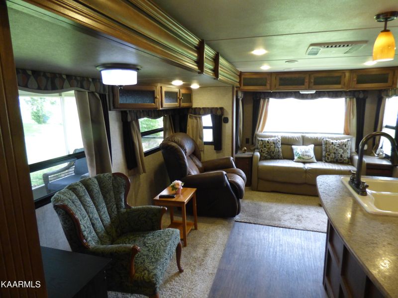 135 Comanche Tr, Crossville, TN 38572