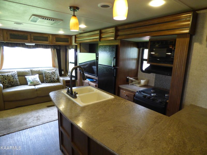 135 Comanche Tr, Crossville, TN 38572