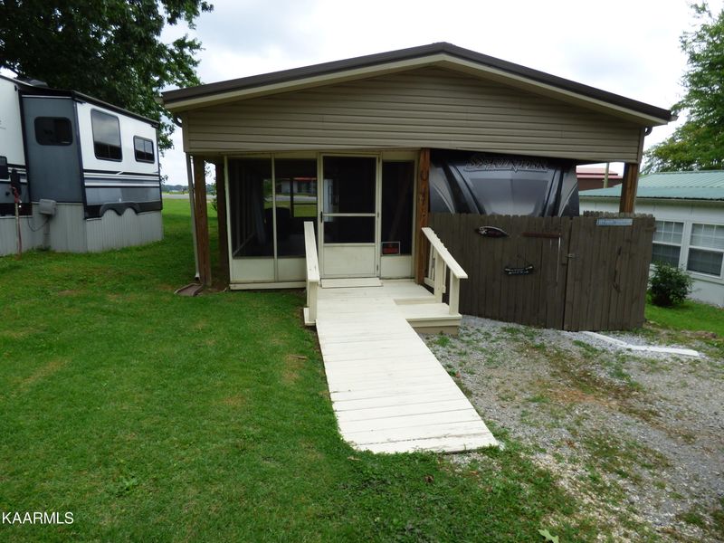 135 Comanche Tr, Crossville, TN 38572