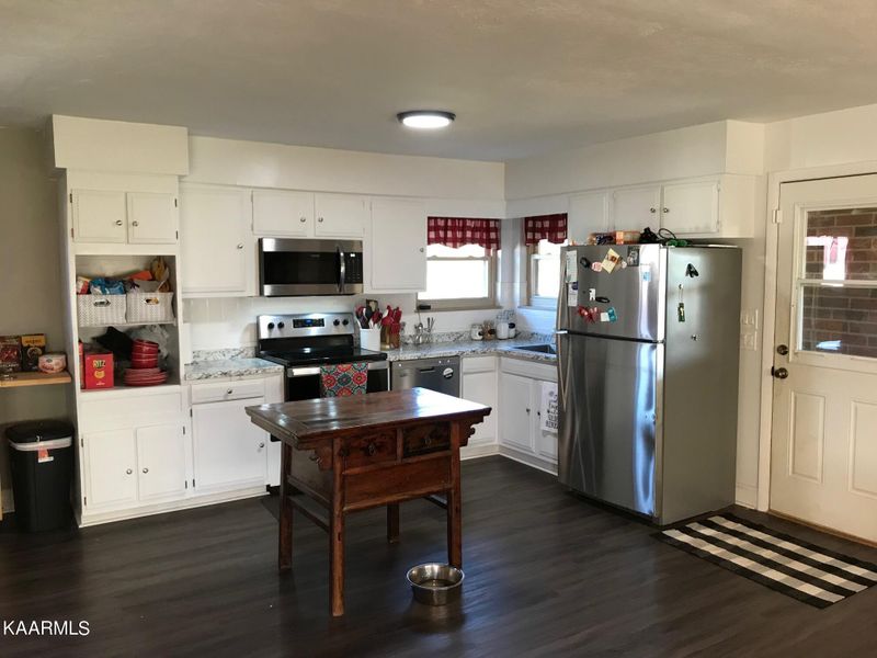 135 County Rd 807, Etowah, TN 37331