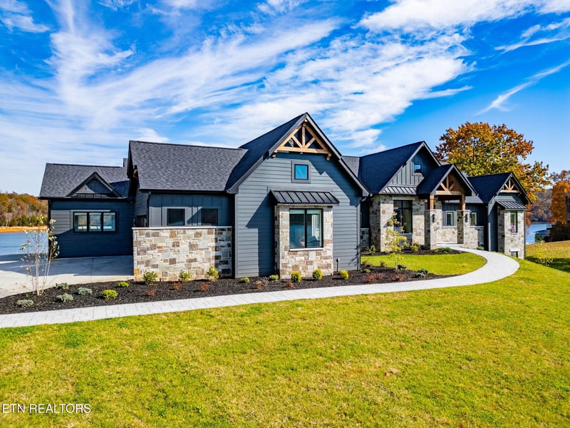 135 Crown Jewel Ln, Lafollette, TN 37766