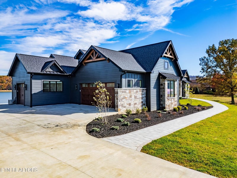 135 Crown Jewel Ln, Lafollette, TN 37766