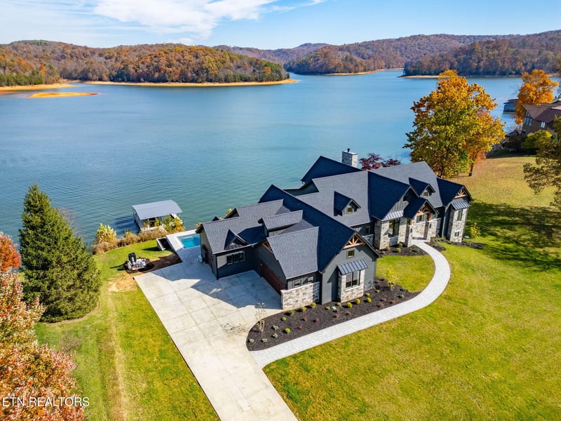 135 Crown Jewel Ln, Lafollette, TN 37766