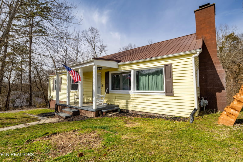 135 Dogwood Ct, Harriman, TN 37748