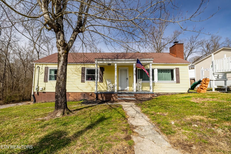 135 Dogwood Ct, Harriman, TN 37748