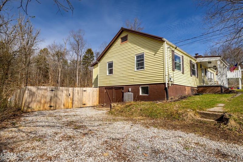 135 Dogwood Ct, Harriman, TN 37748