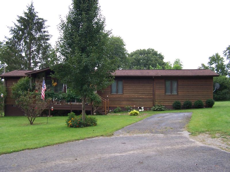 135 Duncan Dr, Oneida, TN 37841