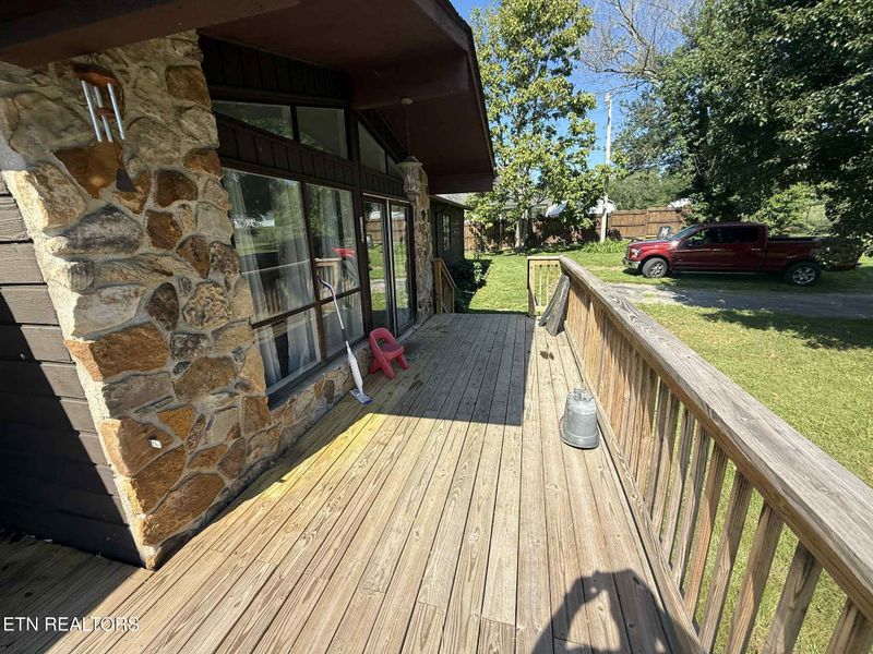135 Duncan Ln, Oneida, TN 37841