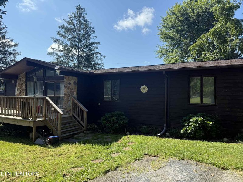 135 Duncan Ln, Oneida, TN 37841
