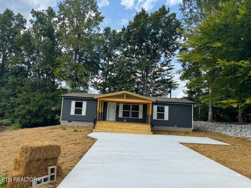 135 Edgewood Blvd, Oneida, TN 37841