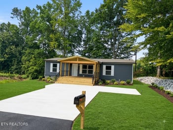135 Edgewood Blvd, Oneida, TN 37841