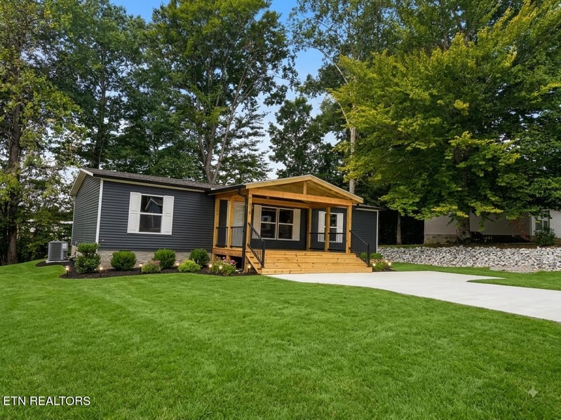 135 Edgewood Blvd, Oneida, TN 37841