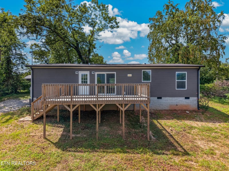 135 Gamble Ln, Lafollette, TN 37766