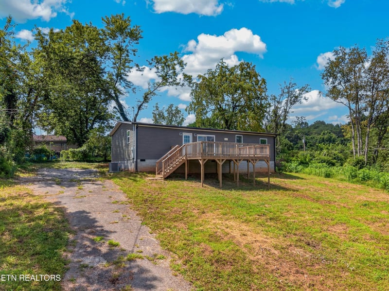 135 Gamble Ln, Lafollette, TN 37766
