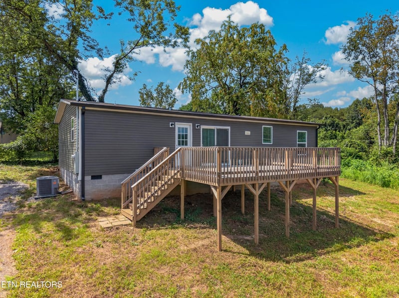 135 Gamble Ln, Lafollette, TN 37766