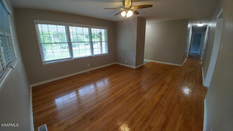 135 Hillside Rd, Oak Ridge, TN 37830