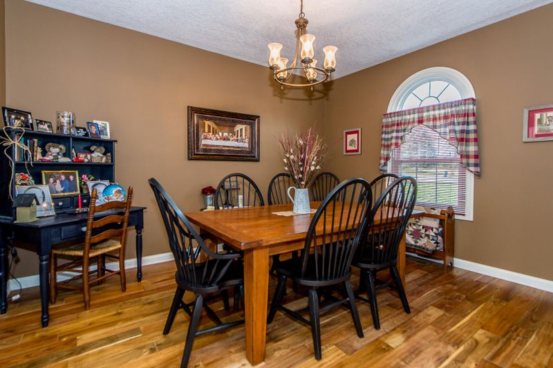 135 Hillvale Ln, Loudon, TN 37774