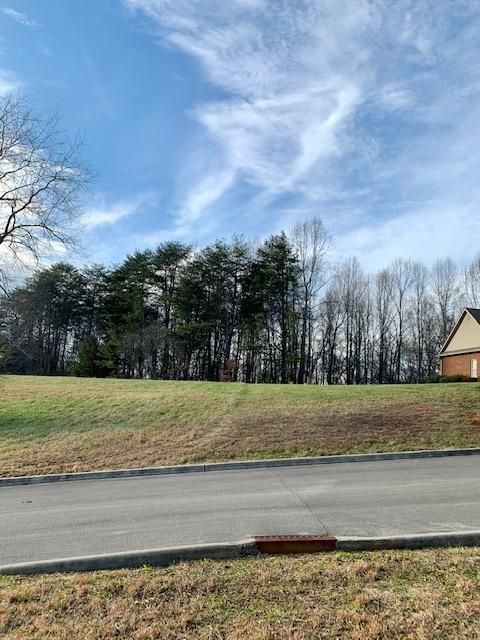 135 Hughes Rd, Greenback, TN 37742
