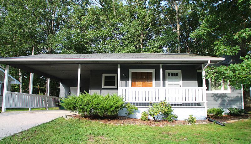135 Jasper Dr, Crossville, TN 38558