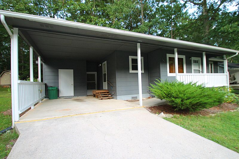 135 Jasper Dr, Crossville, TN 38558